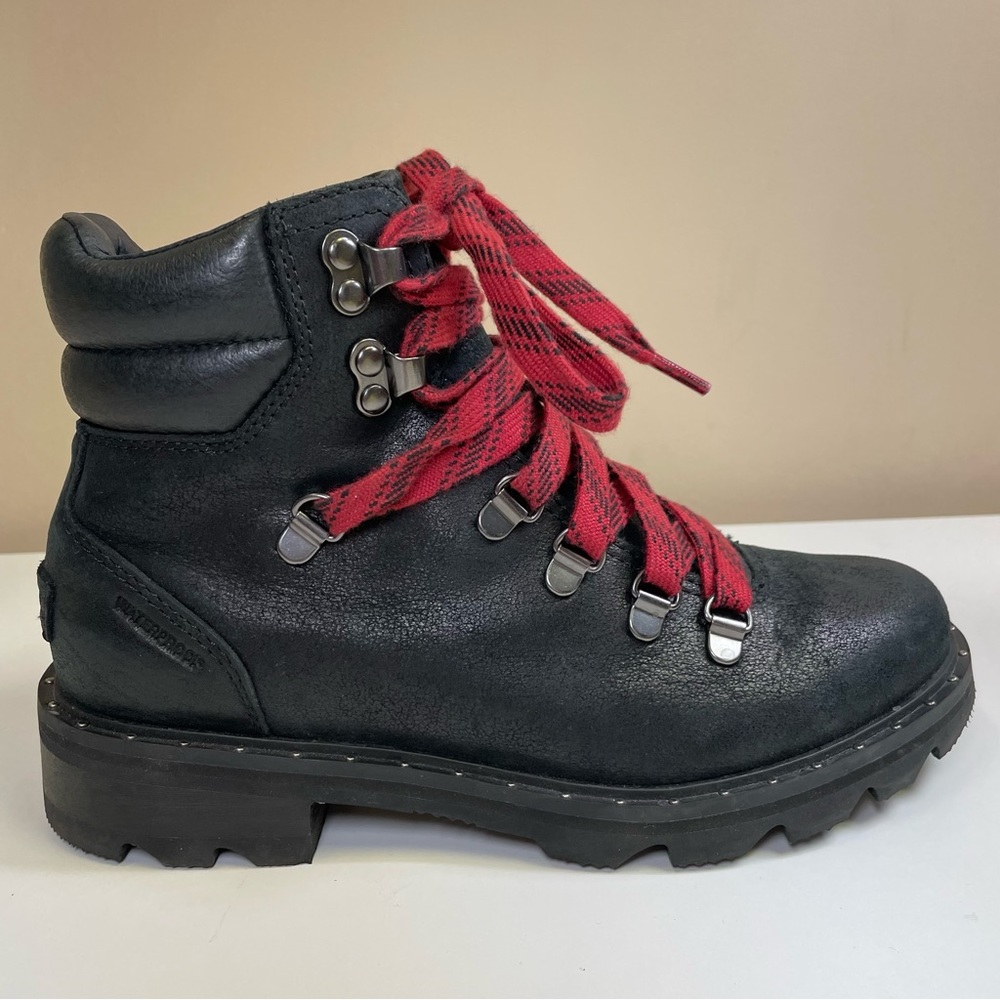 Sorel Black and Red Ankle Booties Rugged Sole - Picture 4 of 14